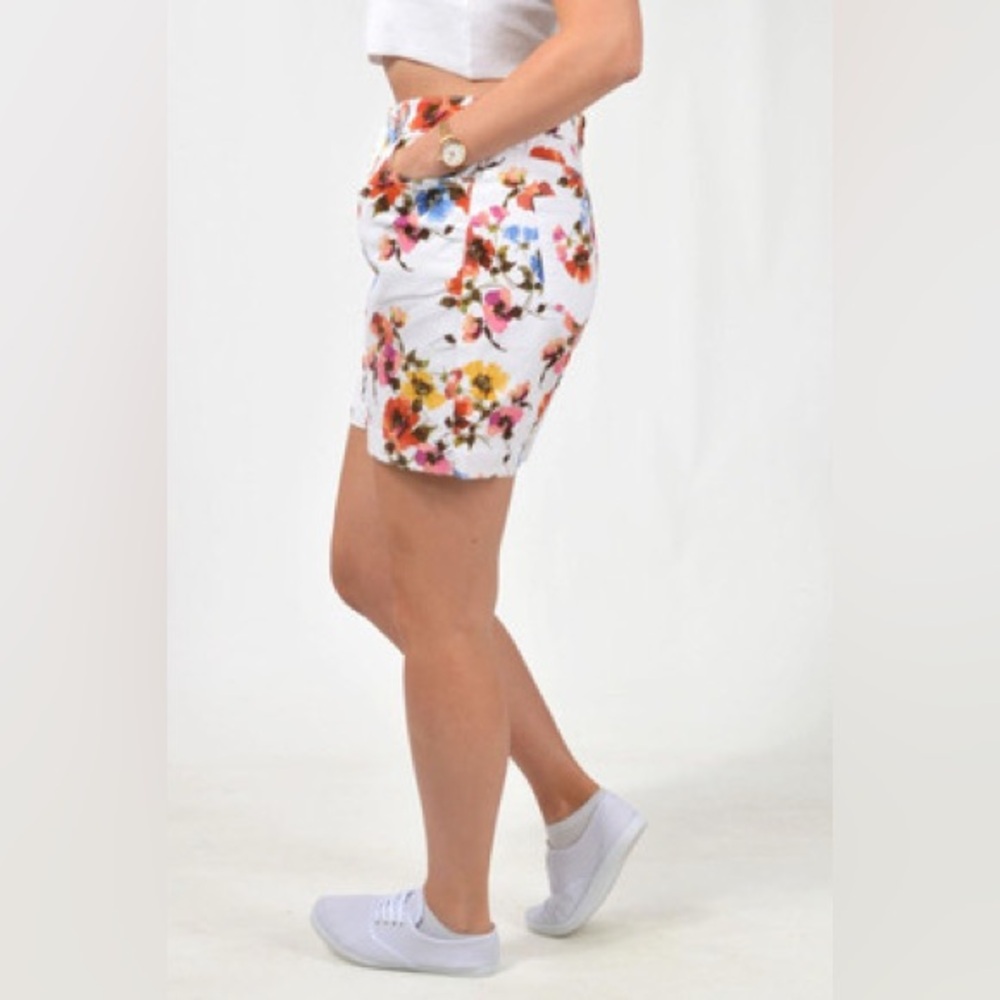 Gloria Vanderbilt White Floral Bermuda Shorts